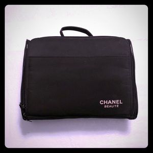 CHANEL BEAUTÈ cosmetic case
